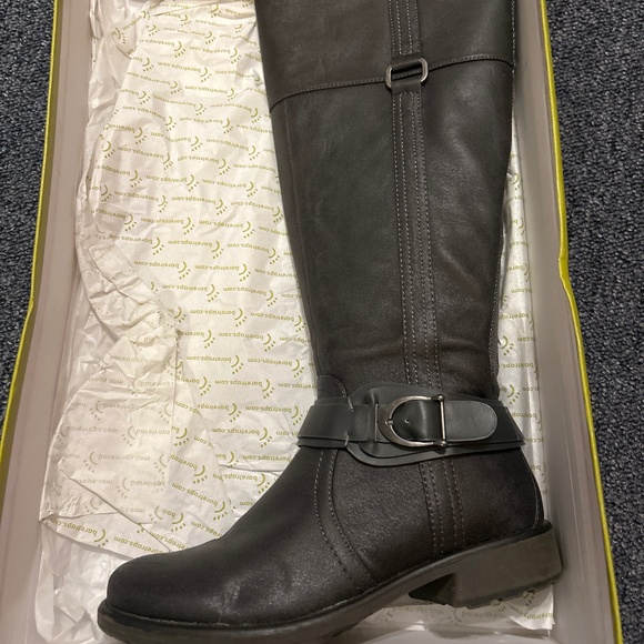 Bare Trap Boots - Picture 1 of 2